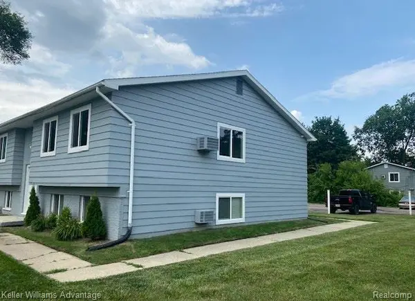 13366 North Rd, Fenton Charter Township, MI 48430