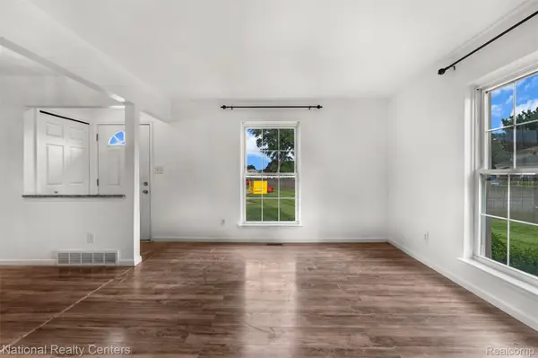 35221 Tall Oaks DR, Sterling Heights, MI 48312