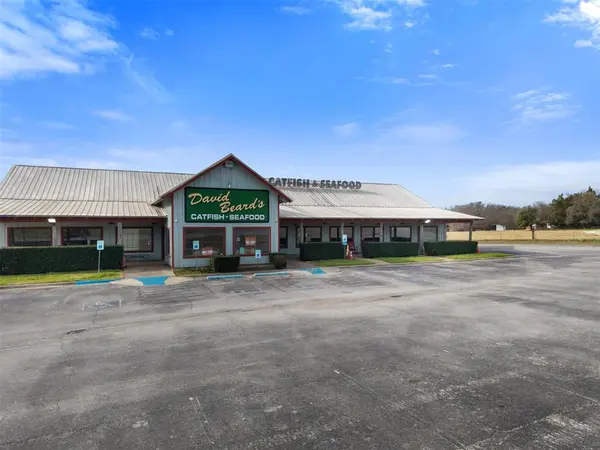 1303 Northwest Parkway, Azle, TX 76020