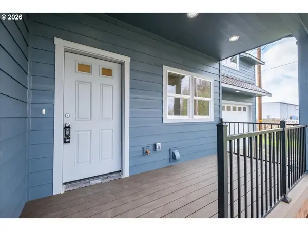 371 E 2ND AVE, Junction City, OR 97448