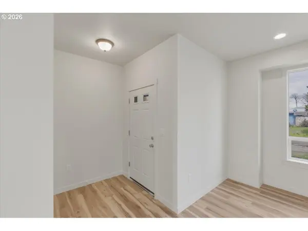 371 E 2ND AVE, Junction City, OR 97448