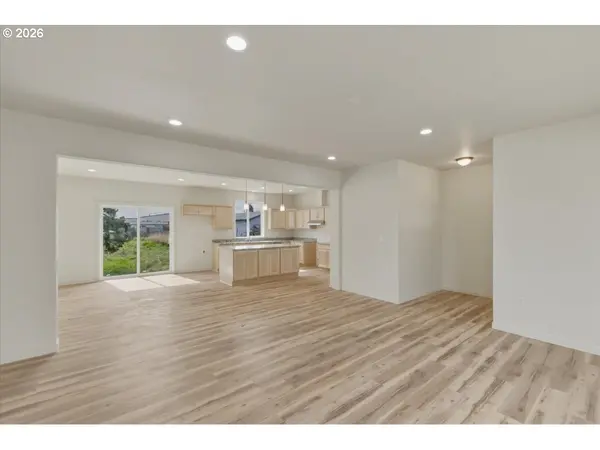 371 E 2ND AVE, Junction City, OR 97448