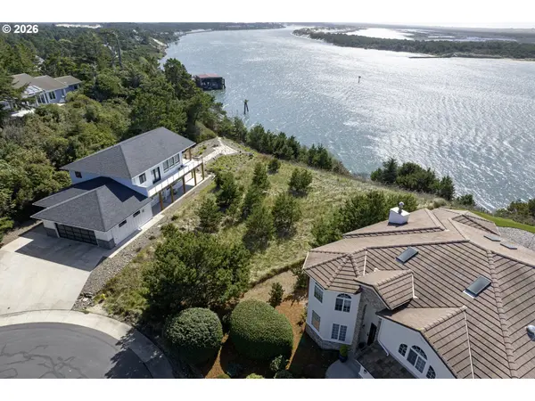 59 SHORELINE DR #59, Florence, OR 97439