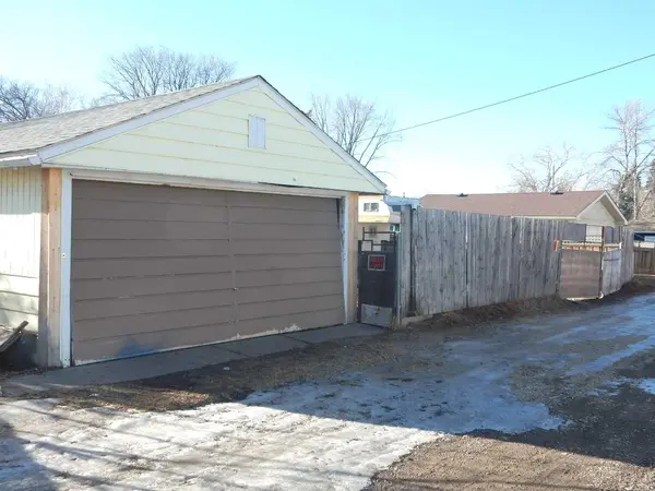 2524 Southwood DR SE, Calgary, AB T2B 1S5