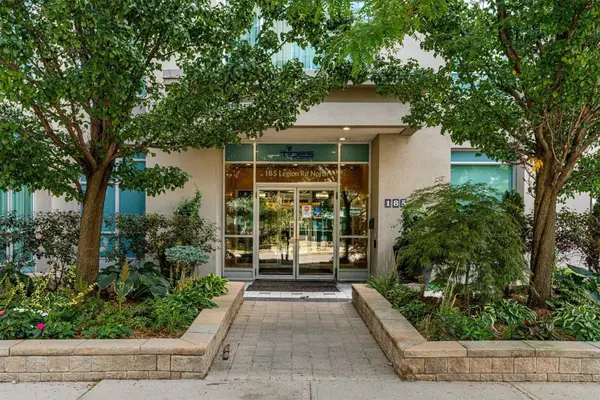 185 Legion RD N #703, Toronto W06, ON M8Y 0A1