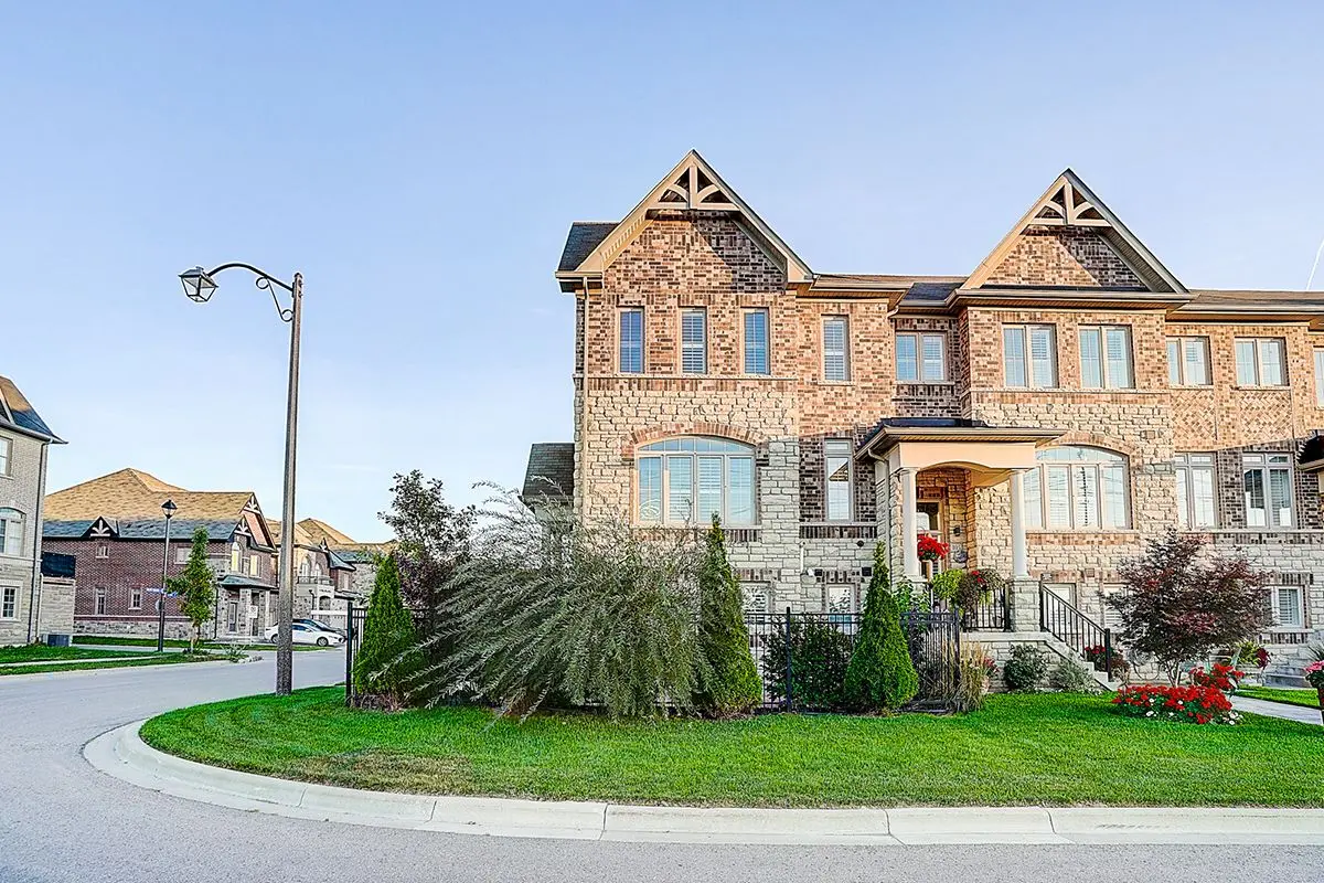 107 Beechborough CRES, East Gwillimbury, ON L9N 0N9