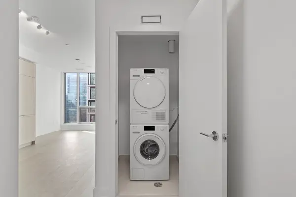 35 Mercer ST #2711, Toronto C01, ON M5V 0V1