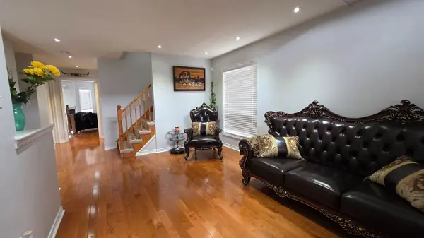 29 Flycatcher AVE, Toronto E11, ON M1X 1Z2