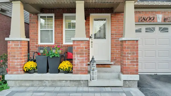 1809 Parkhurst CRES, Pickering, ON L1X 0A8