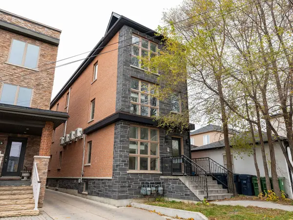 2 Hyde AVE, Toronto W03, ON M6M 1J3