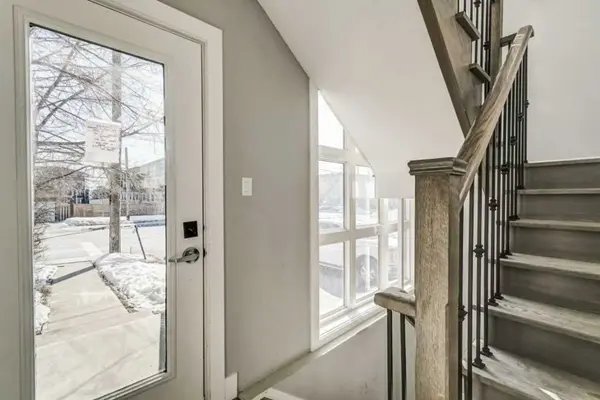 2 Hyde AVE, Toronto W03, ON M6M 1J3