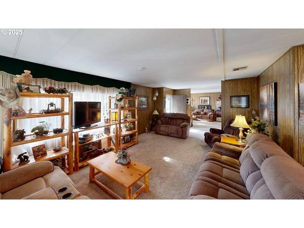 98171 TUTTLE LN, Brookings, OR 97415