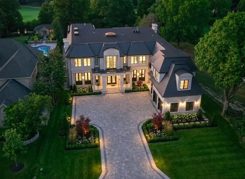 41 Thornbank RD, Vaughan, ON L4J 2A1