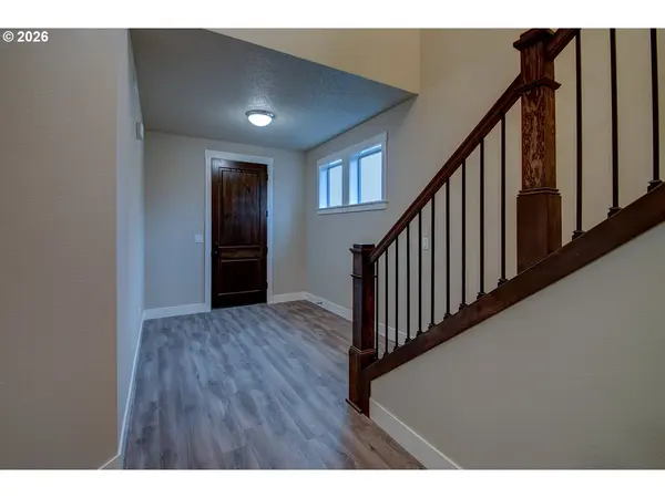 267 W BEACON HILL DR, Longview, WA 98632