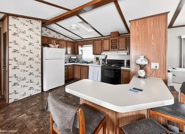 48609 Pineview DR, Shelby Twp, MI 48317