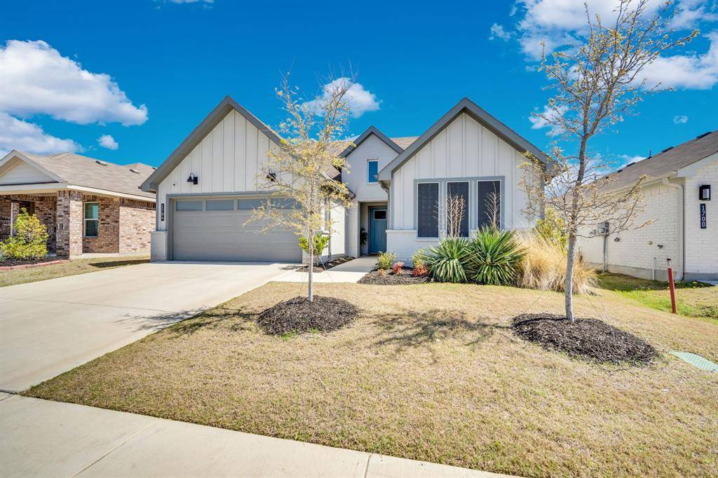 1704 Battery Park Drive, Alvarado, TX 76009