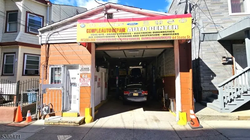 64 State St, Paterson City, NJ 07501