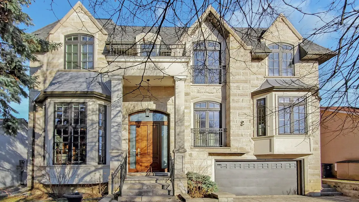 11 Tremont CRES, Toronto C13, ON M3B 2R9