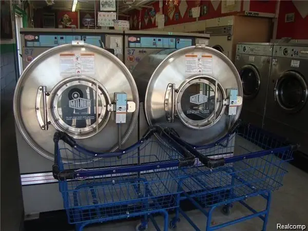 4852 S Beech Daly ST, Dearborn Heights, MI 48125