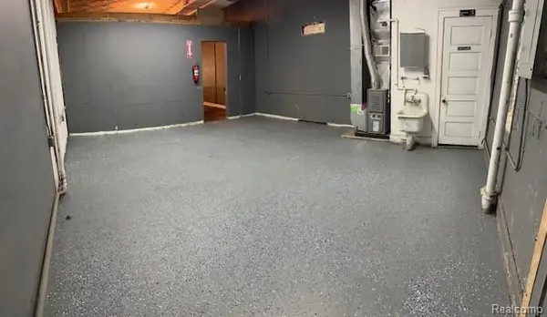 5972 Chicago RD #Suite A / Suite B, Warren, MI 48092