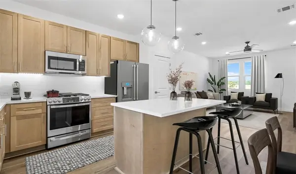 605 Ridgewood Drive, Van Alstyne, TX 75495