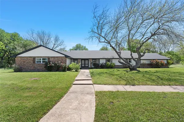 1049 W Moonlight Drive, Robinson, TX 76706