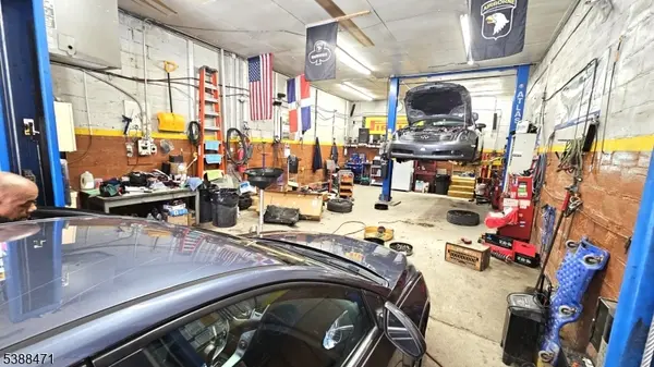 64 State St, Paterson City, NJ 07501