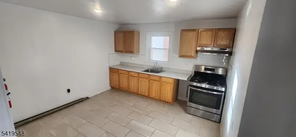 164 Oak St #1A, Paterson City, NJ 07501