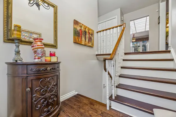 325 Aztec DR, Oshawa, ON L1J 7T4