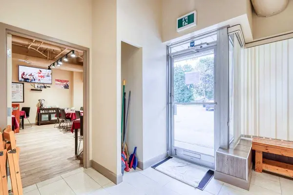 38 Parkside DR #9, Newmarket, ON L3Y 8J9