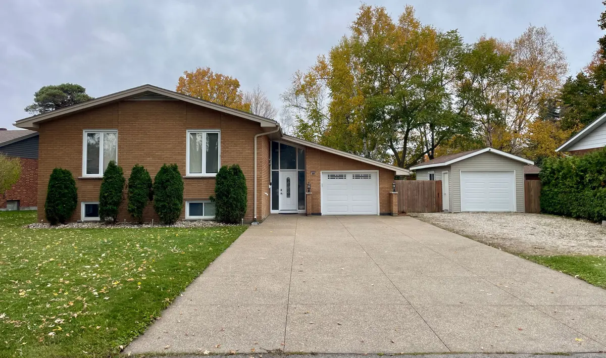 664 Pine Grove DR, Saugeen Shores, ON N0H 2C3