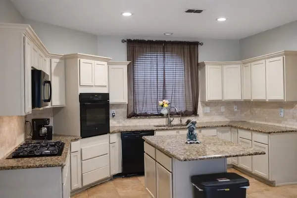 1005 Twin Creek Drive, Desoto, TX 75115