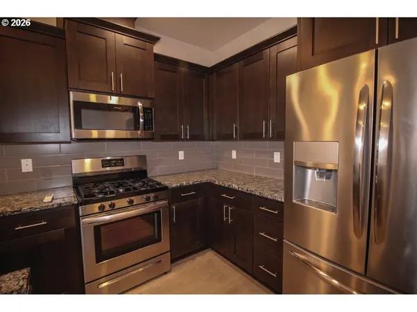 1272 S QUARTZ DR, Cornelius, OR 97113