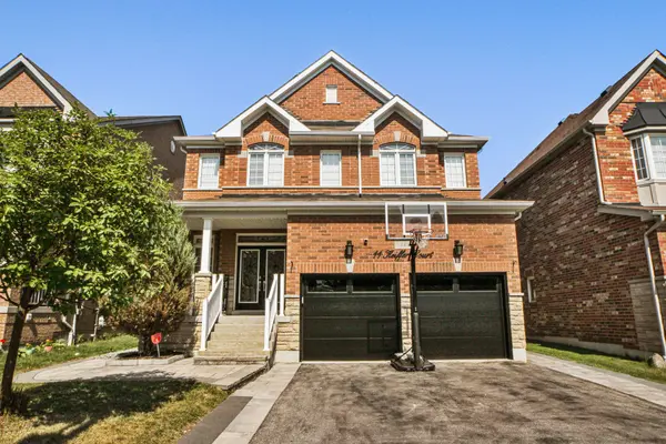 11 Keiffer CT, Whitby, ON L1P 0A9
