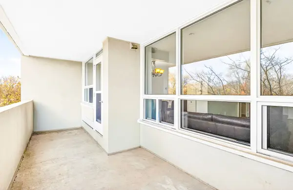 65 Southport ST #903, Toronto W01, ON M6S 3N6