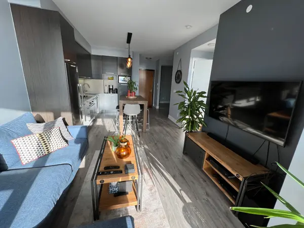 36 Park Lawn RD #2401, Toronto W06, ON M8V 0E5