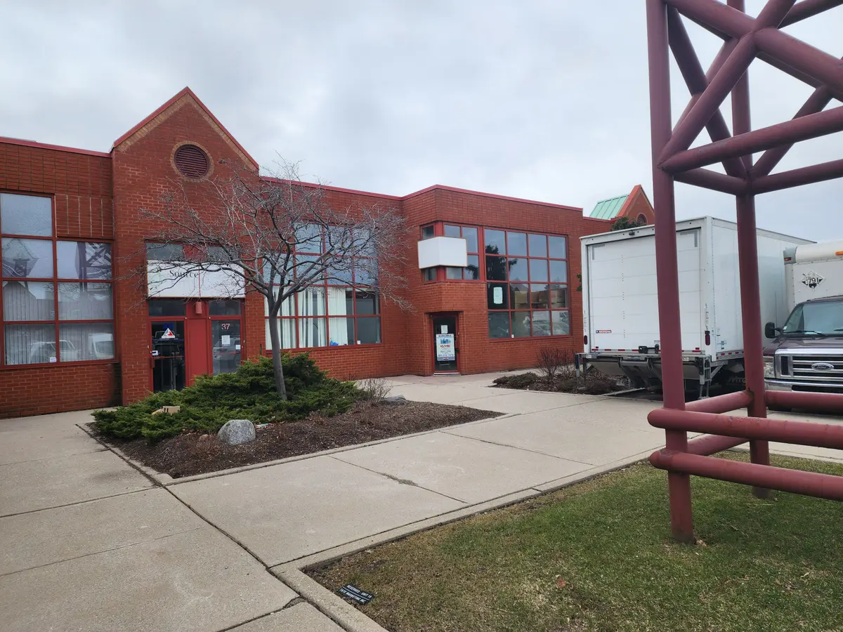 5100 South Service RD #37/38, Burlington, ON L7L 6A5