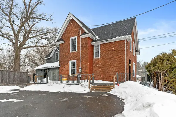 348 Donald B. Munro DR, Carp - Huntley Ward, ON K0A 1L0