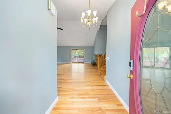 5731 FARMINGTON RD, West Bloomfield Charter Township, MI 48322