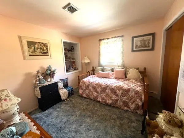 47 Indian Trl, Hopatcong Boro, NJ 07821