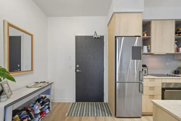 200 Sackville ST #1106, Toronto C08, ON M5A 0C4