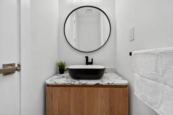 223 Queensdale AVE, Toronto E03, ON M4C 2B1