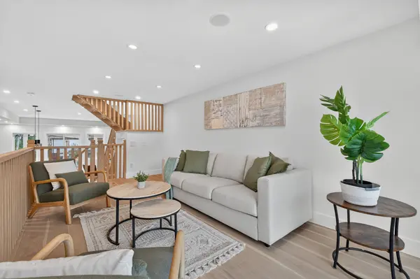 223 Queensdale AVE, Toronto E03, ON M4C 2B1