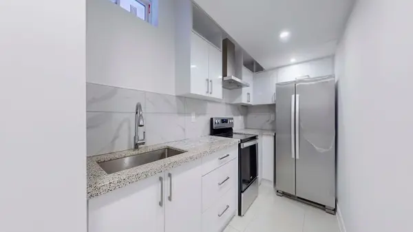 13 Manor Glen CRES #BSMT, East Gwillimbury, ON L0G 1M0