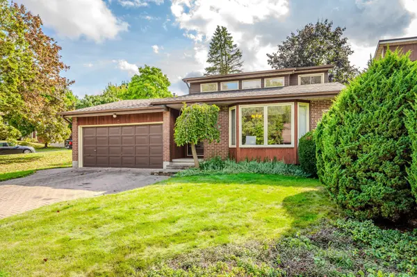 2 Pickwick PL, Guelph, ON N1H 7V8