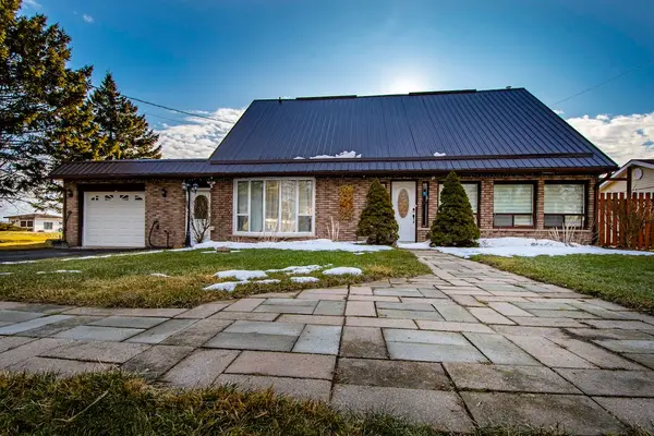 122 Fenelon DR, Kawartha Lakes, ON K0M 1G0