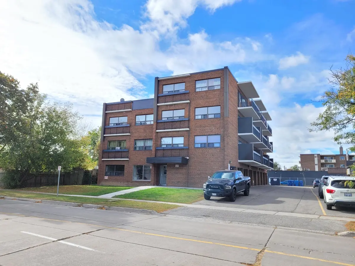 26 Sterne AVE #302, Brampton, ON L6W 2Y5