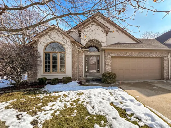 47140 Hunters Chase DR, Macomb Township, MI 48042