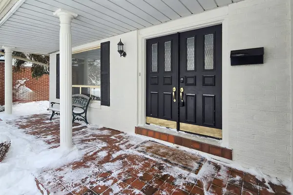 37 Abbeywood TRL, Toronto C13, ON M3B 3B4