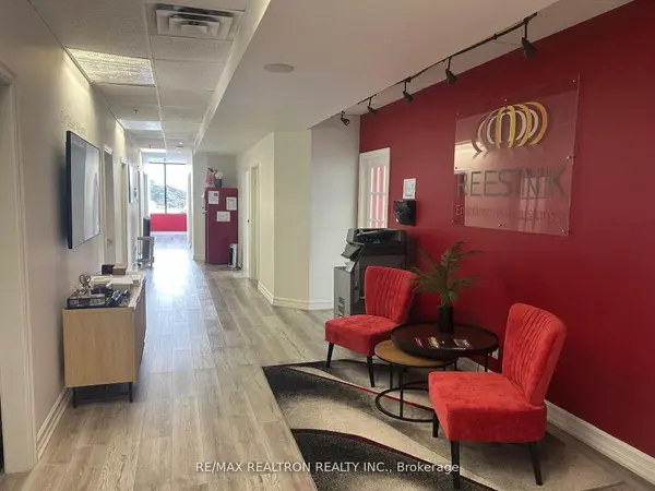 16 Spinnaker WAY S #17, Vaughan, ON L4K 2T8